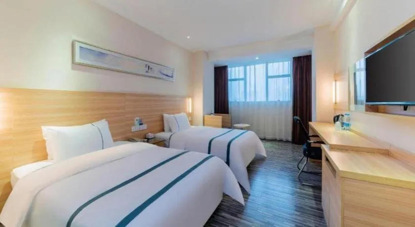 Bed in City Comfort Inn Guangzhou Hanxi Changlong Shiqiao Metro Station