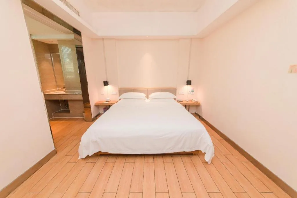 Bed in City Comfort Inn Guangzhou Hanxi Changlong Shiqiao Metro Station