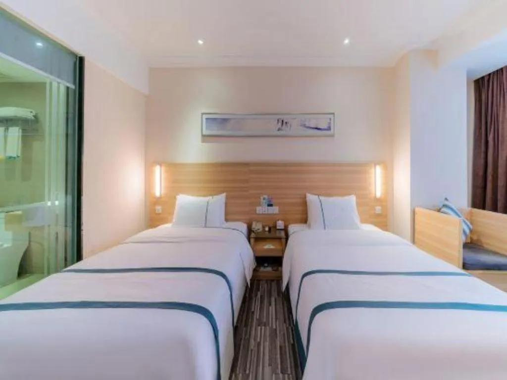 Bed in City Comfort Inn Guangzhou Hanxi Changlong Shiqiao Metro Station