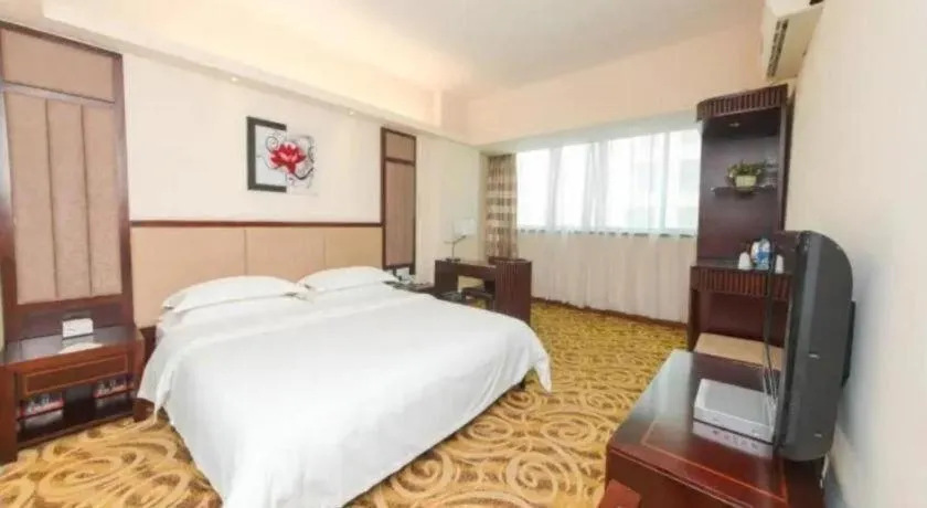 Bed in City Comfort Inn Guangzhou Hanxi Changlong Shiqiao Metro Station