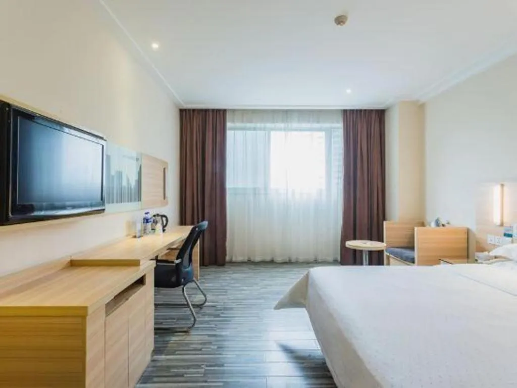 Bed in City Comfort Inn Guangzhou Hanxi Changlong Shiqiao Metro Station