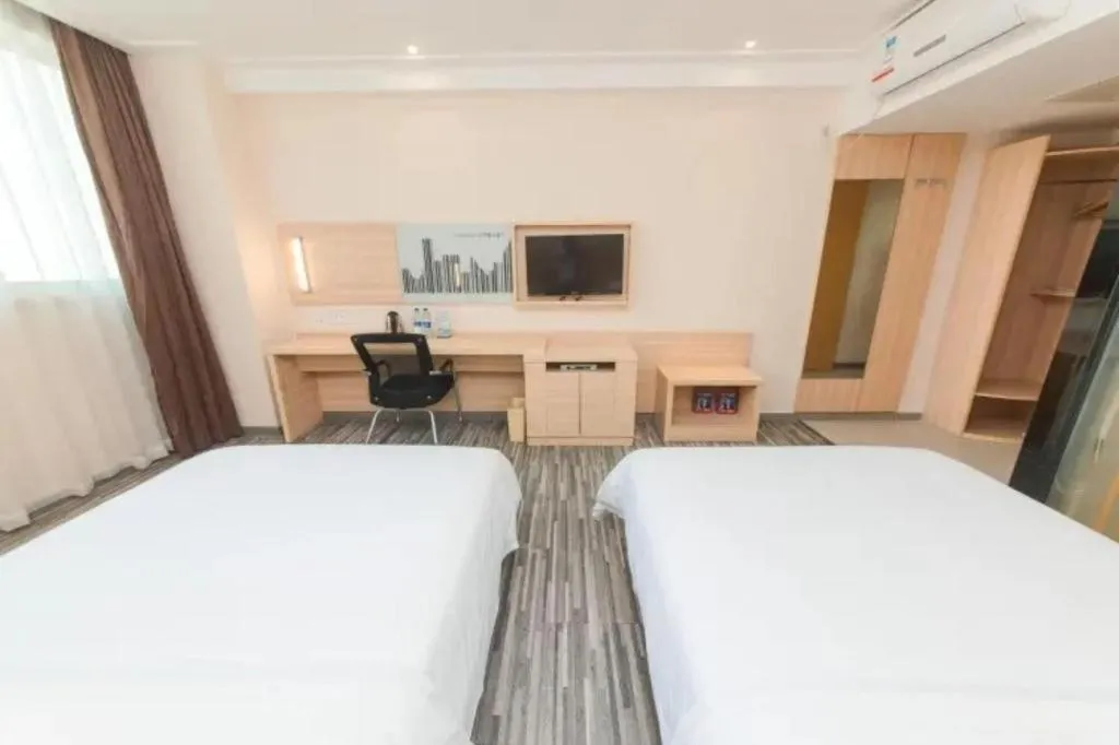 Bed in City Comfort Inn Guangzhou Hanxi Changlong Shiqiao Metro Station