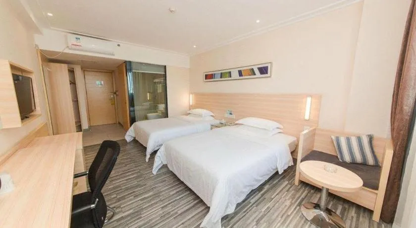 Bed in City Comfort Inn Guangzhou Hanxi Changlong Shiqiao Metro Station