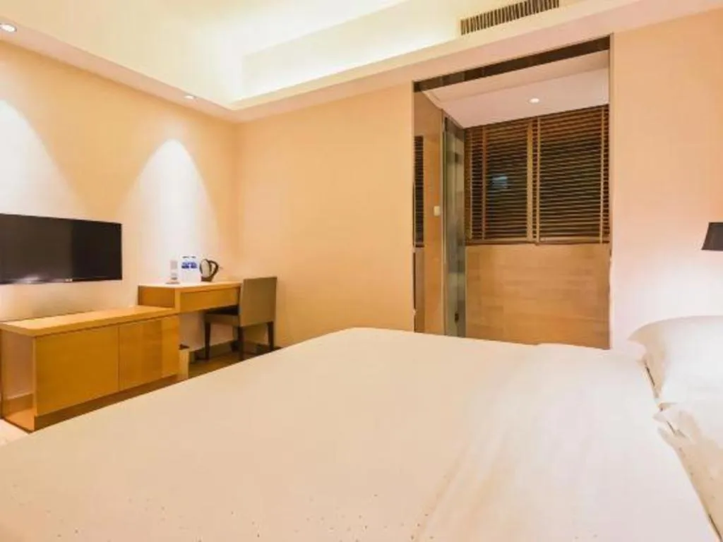 Bed in City Comfort Inn Guangzhou Hanxi Changlong Shiqiao Metro Station