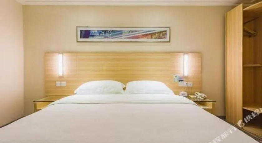 Bed in City Comfort Inn Guangzhou Hanxi Changlong Shiqiao Metro Station