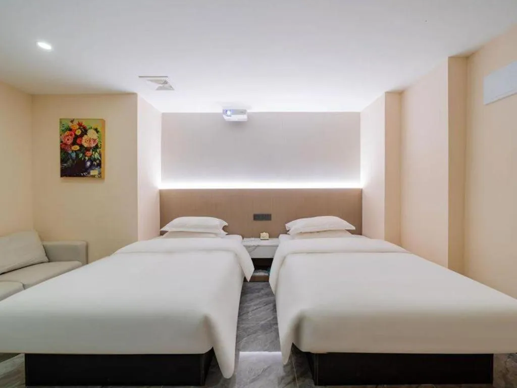 Bed in City Comfort Inn Guangzhou Hanxi Changlong Shiqiao Metro Station