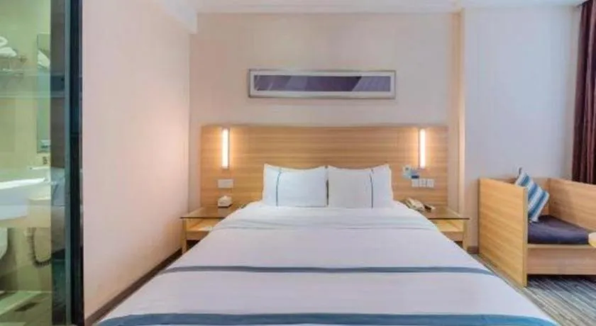 Bed in City Comfort Inn Guangzhou Hanxi Changlong Shiqiao Metro Station