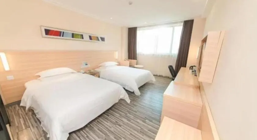 Bed in City Comfort Inn Guangzhou Hanxi Changlong Shiqiao Metro Station