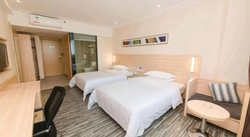 Bed in City Comfort Inn Guangzhou Hanxi Changlong Shiqiao Metro Station