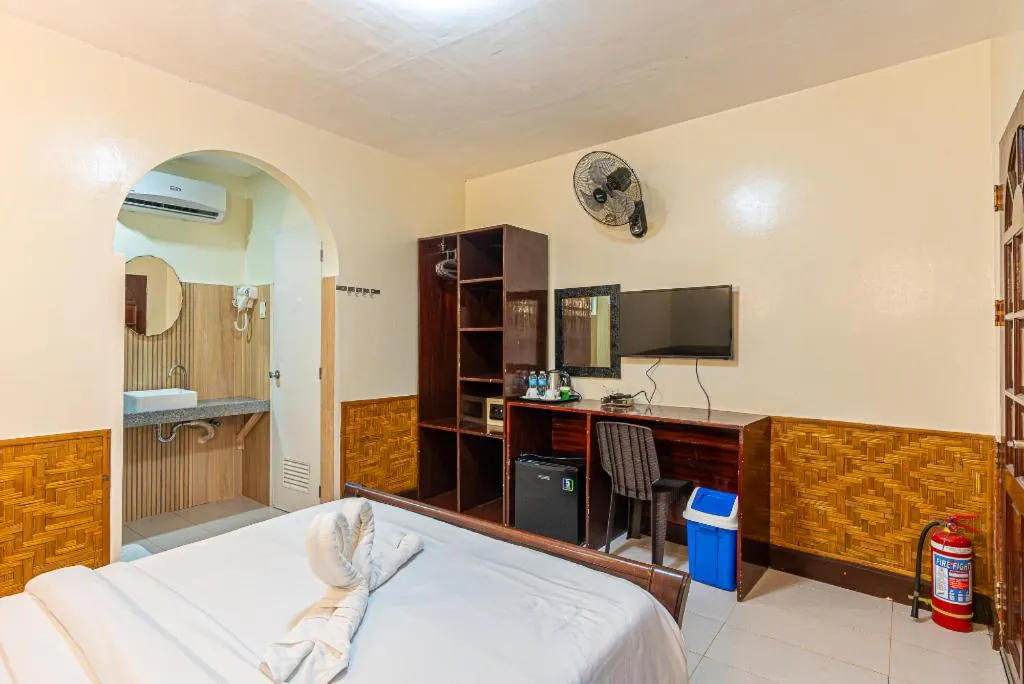 Coucou Bar Hotel and Restaurant