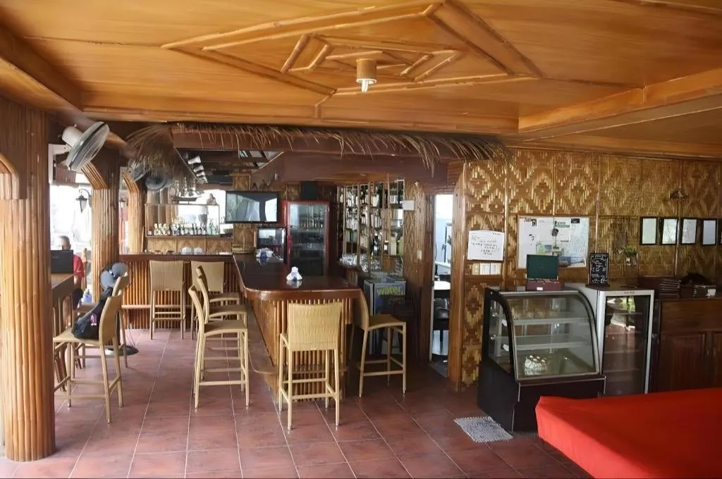 Coucou Bar Hotel and Restaurant