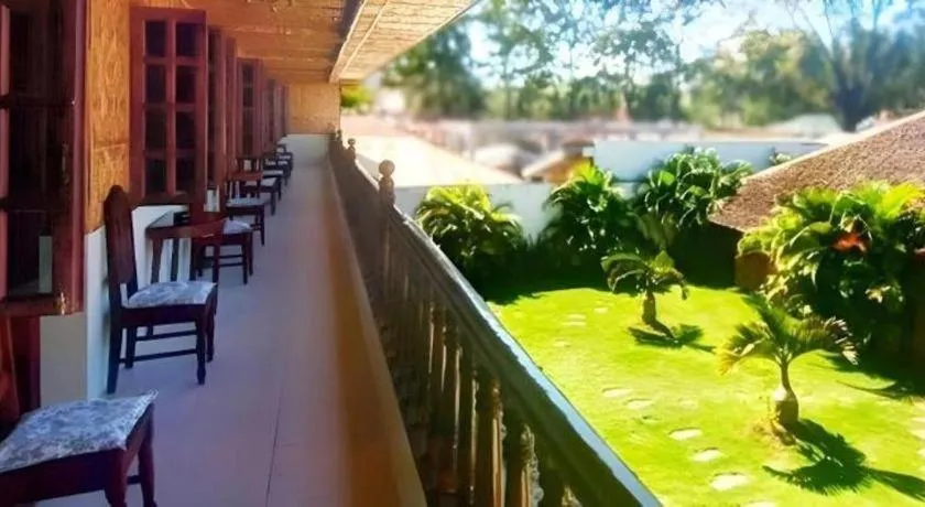 Coucou Bar Hotel and Restaurant