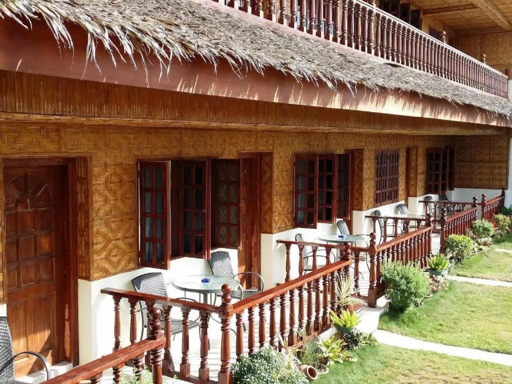 Coucou Bar Hotel and Restaurant