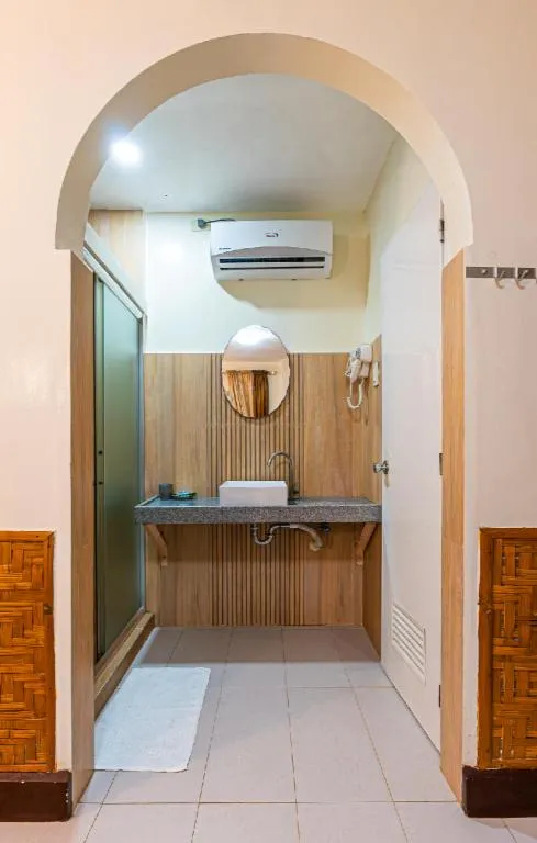 Coucou Bar Hotel and Restaurant