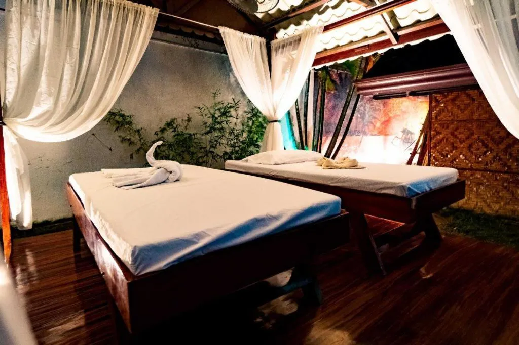 Coucou Bar Hotel and Restaurant