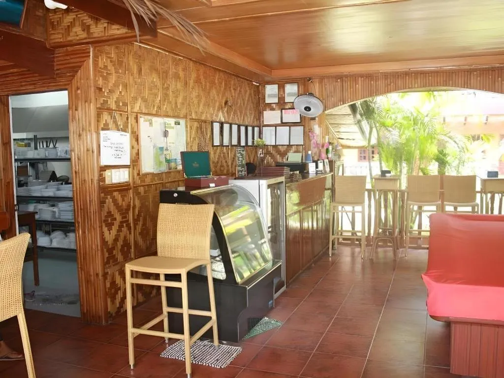 Coucou Bar Hotel and Restaurant