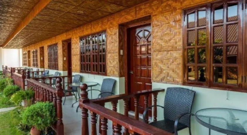 Coucou Bar Hotel and Restaurant