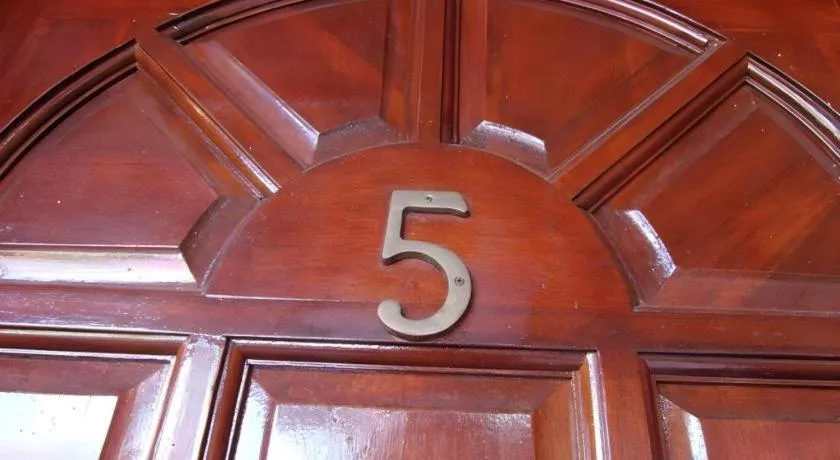 Coucou Bar Hotel and Restaurant