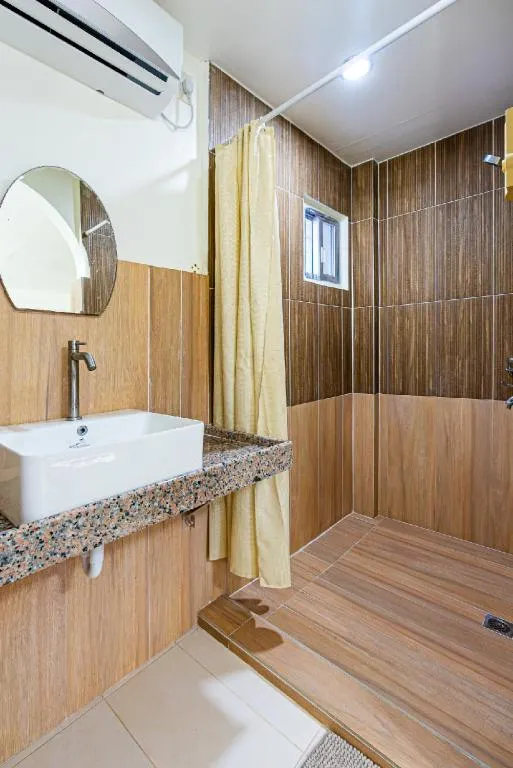 Coucou Bar Hotel and Restaurant