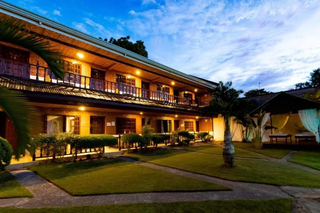 Coucou Bar Hotel and Restaurant