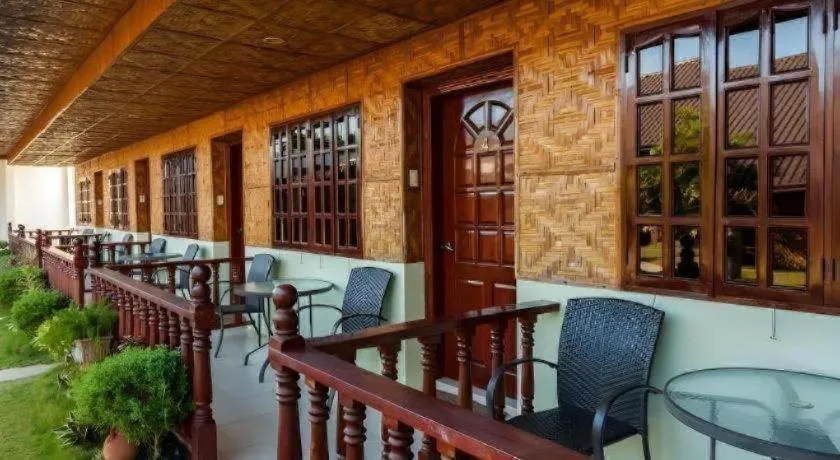 Coucou Bar Hotel and Restaurant