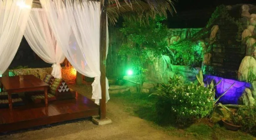 Coucou Bar Hotel and Restaurant