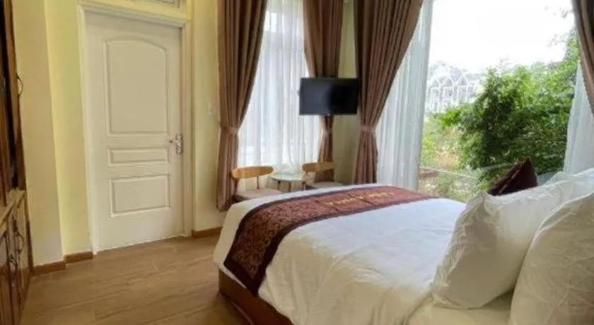 Bed in La Roza Dalat Boutique Hotel