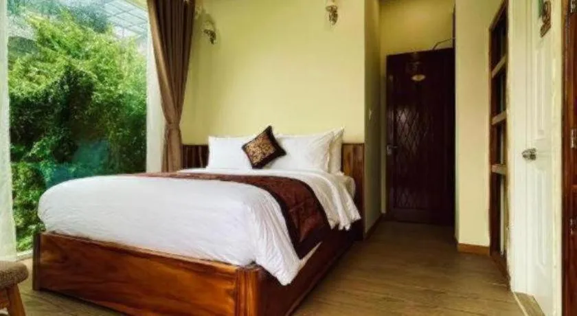 Bed in La Roza Dalat Boutique Hotel
