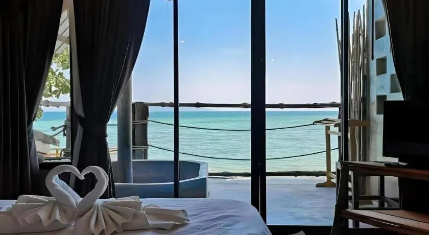 Bed in Koh Mook De Tara Beach Resort