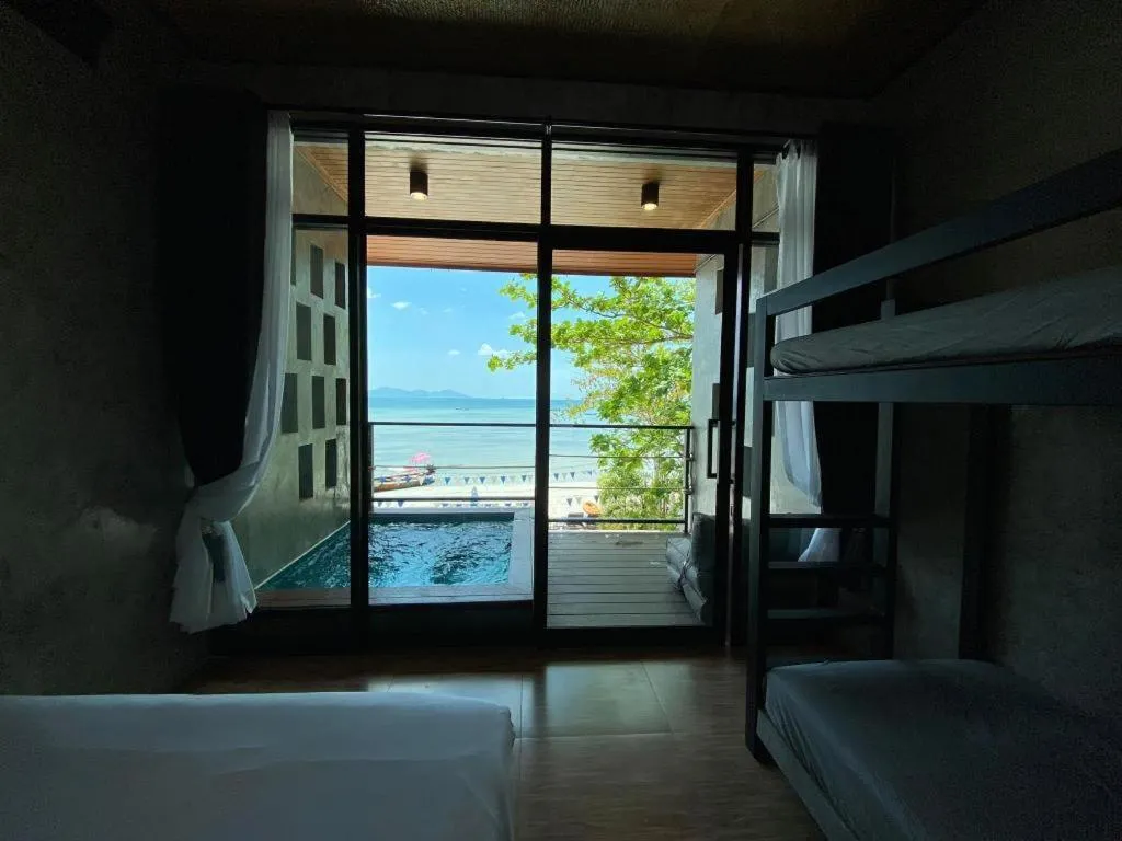 Bed in Koh Mook De Tara Beach Resort