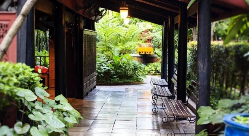 Live Local Cafe & Hotel