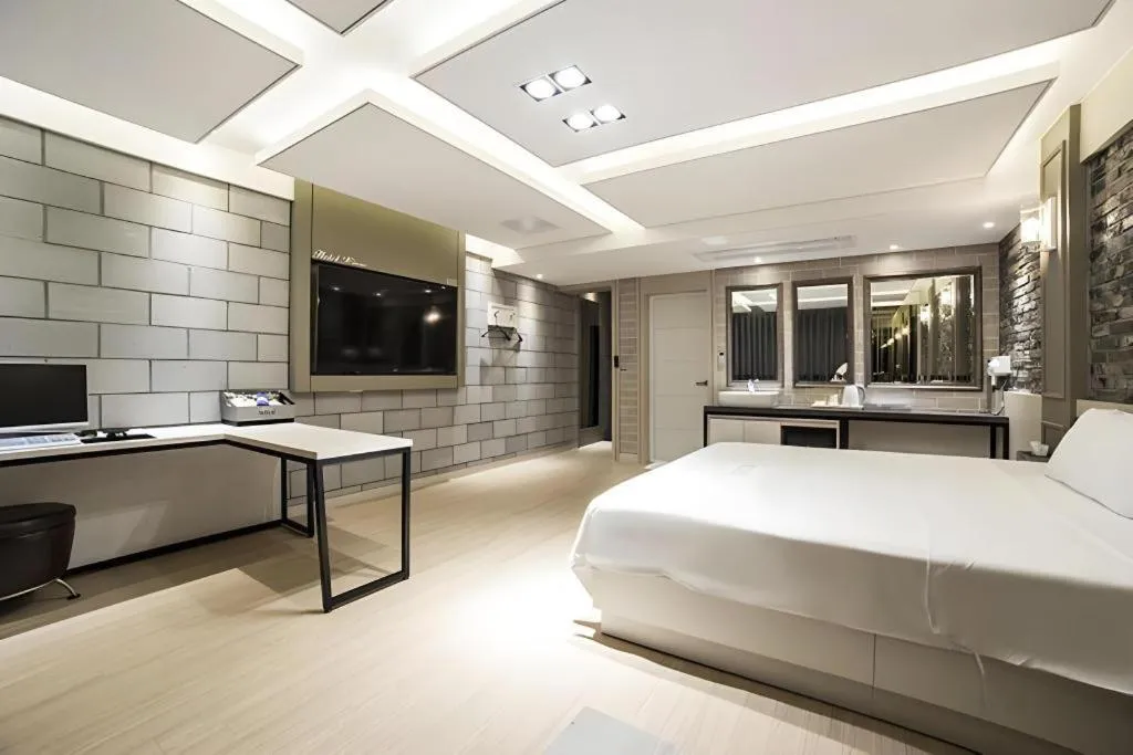 Bed in Pohang Hotel View