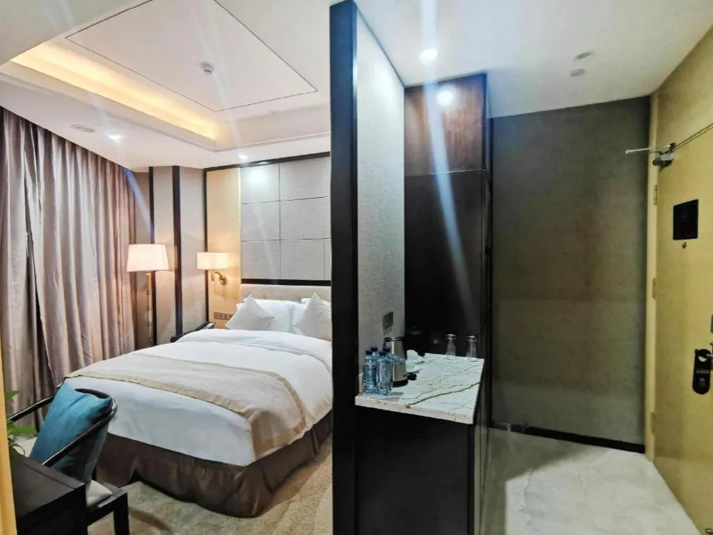 Bed in Hundred Hotel Qingdao