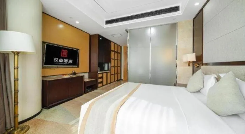 Bed in Hundred Hotel Qingdao