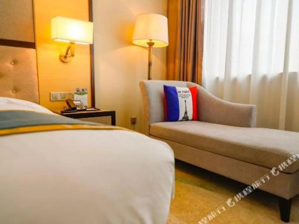 Bed in Hundred Hotel Qingdao