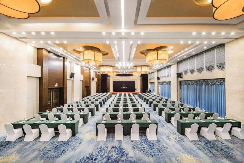 Hundred Hotel Qingdao