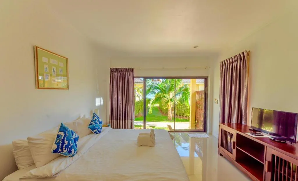 Bed in Villa Phra Chan Resort