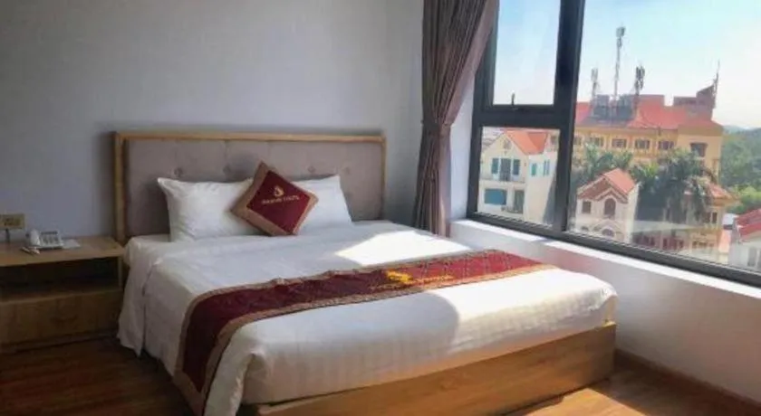 Bed in Phoenix Hotel 3