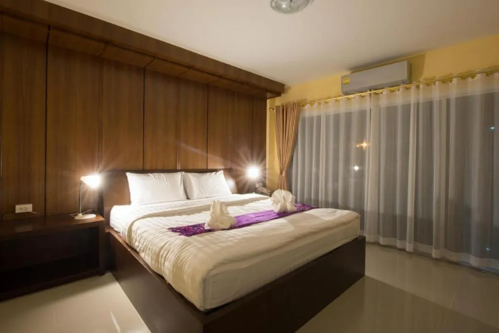 Bed in Bees Smile Hotel