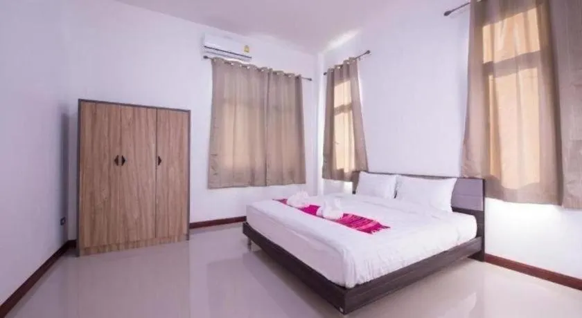 Bed in Bees Smile Hotel