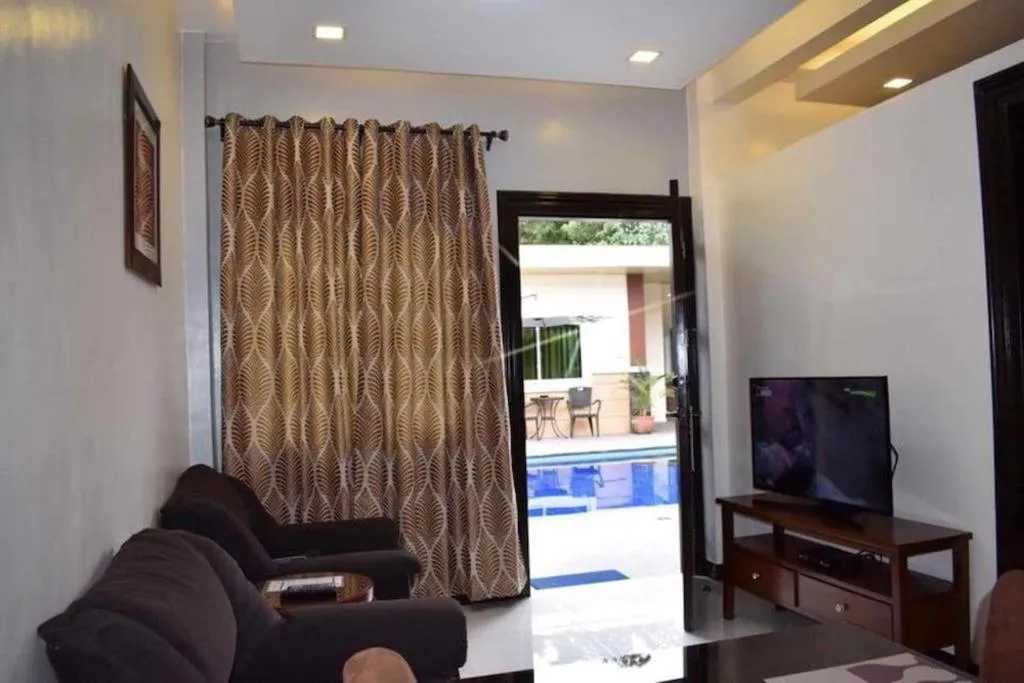 Jo Carter's Hotel & Suites Angeles City