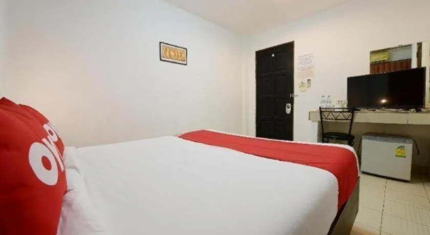 Bed in OYO 520 Pattaya Cantina