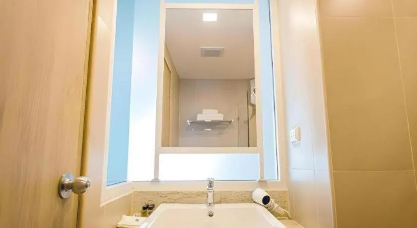 B2 Nakhonsawan Premier Hotel