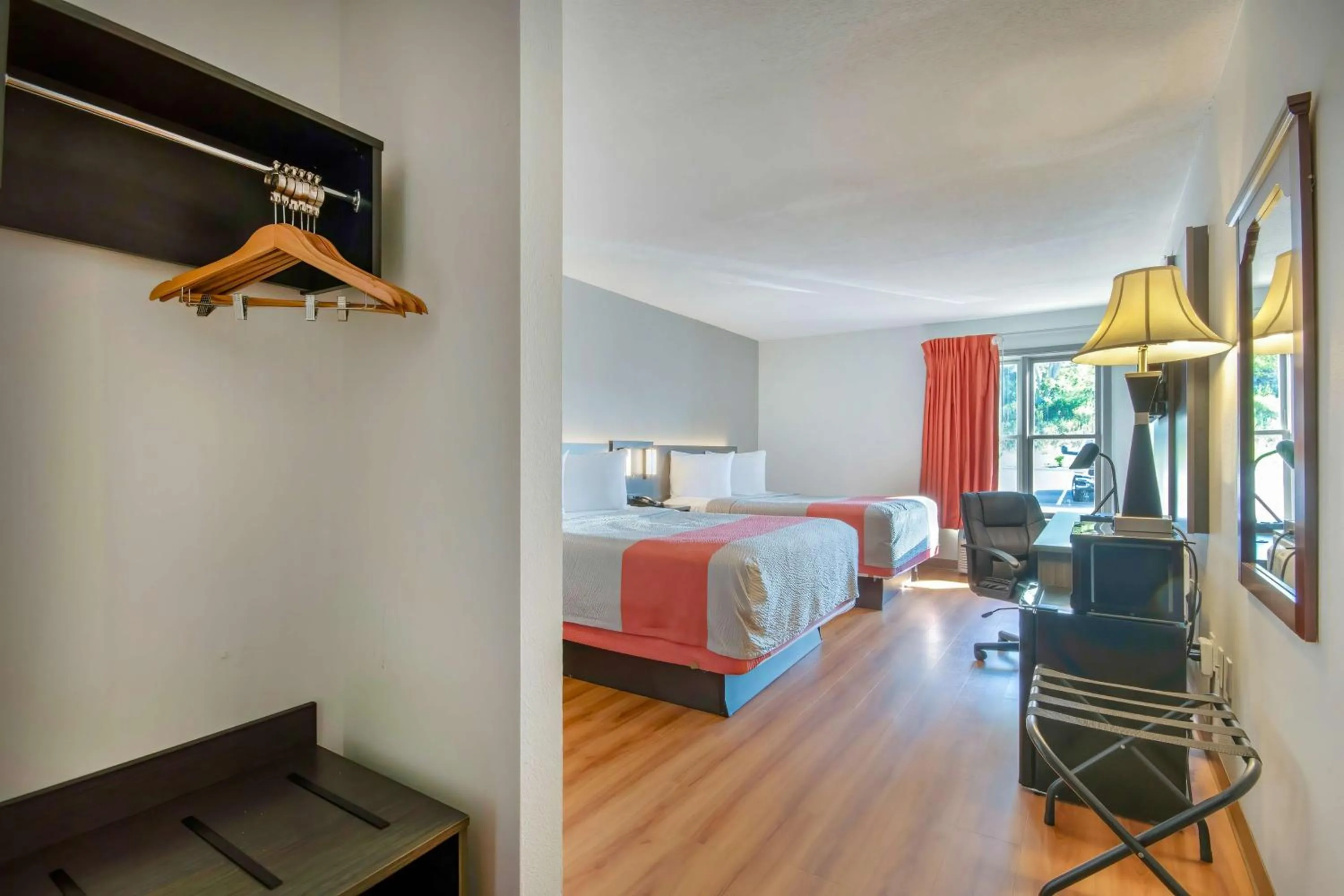 Bedroom, Bed in Motel 6 Walton, KY - Richwood - Cincinnati Airport South