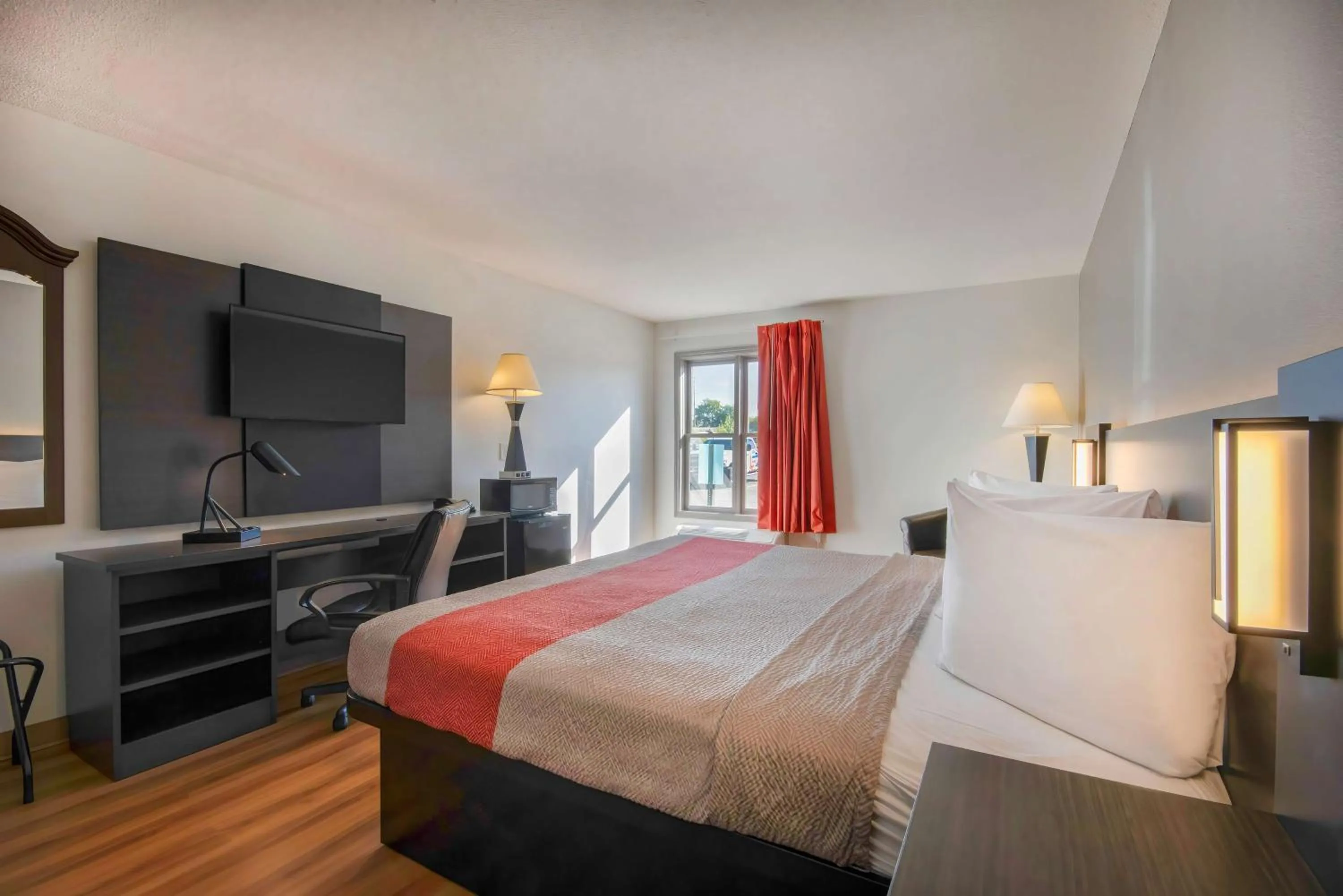 Bedroom, Bed in Motel 6 Walton, KY - Richwood - Cincinnati Airport South