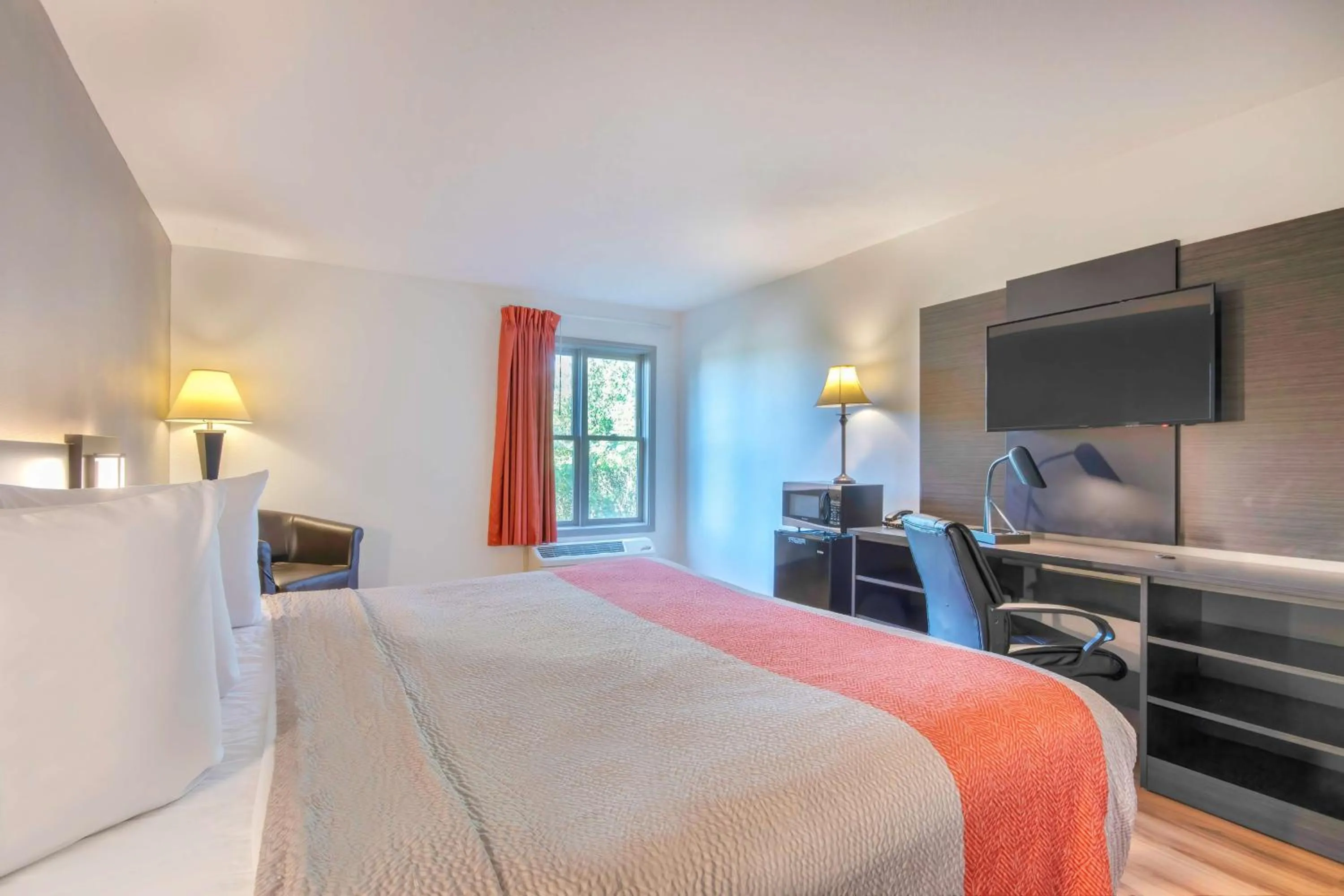 Bedroom, Bed in Motel 6 Walton, KY - Richwood - Cincinnati Airport South