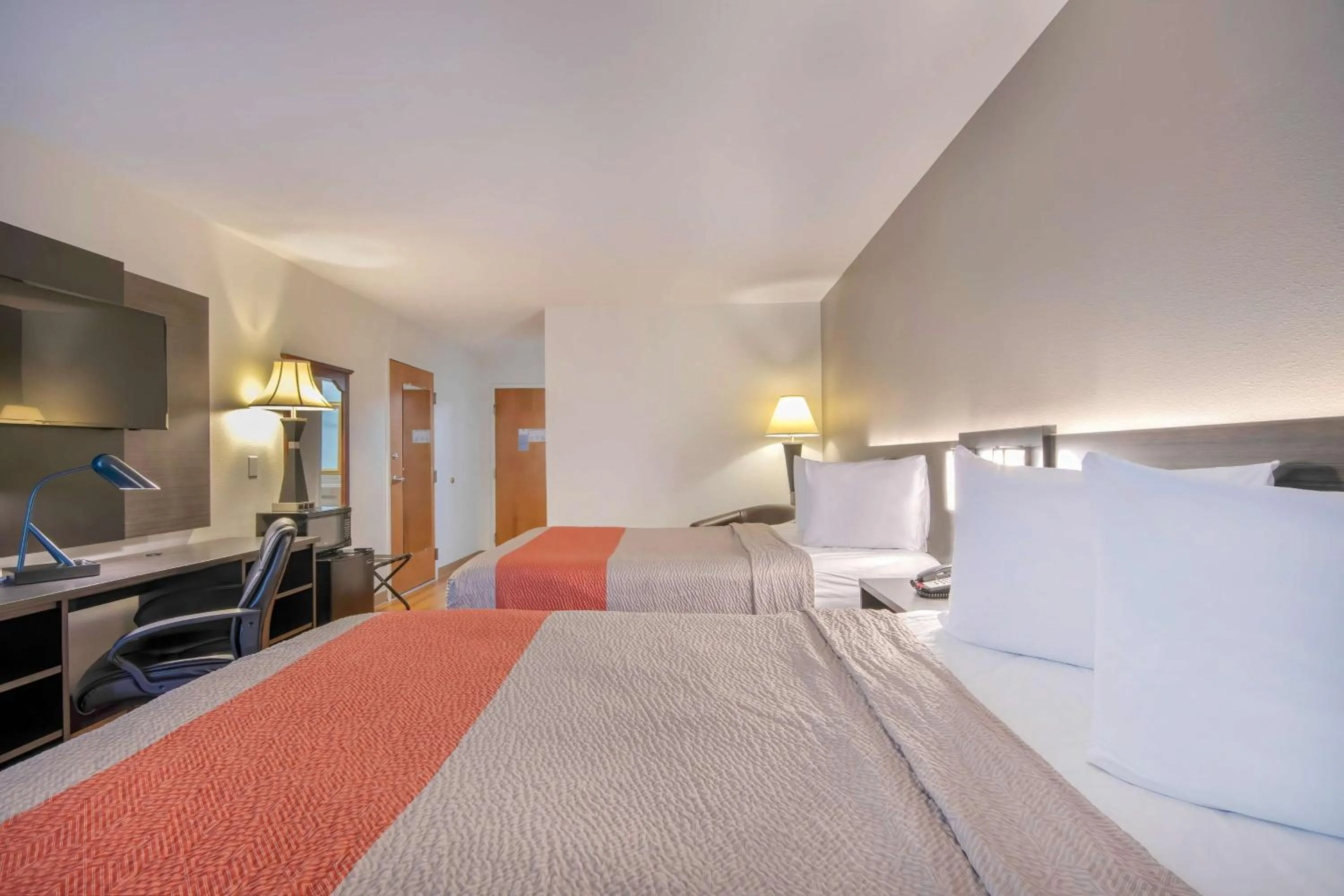 Bedroom, Bed in Motel 6 Walton, KY - Richwood - Cincinnati Airport South