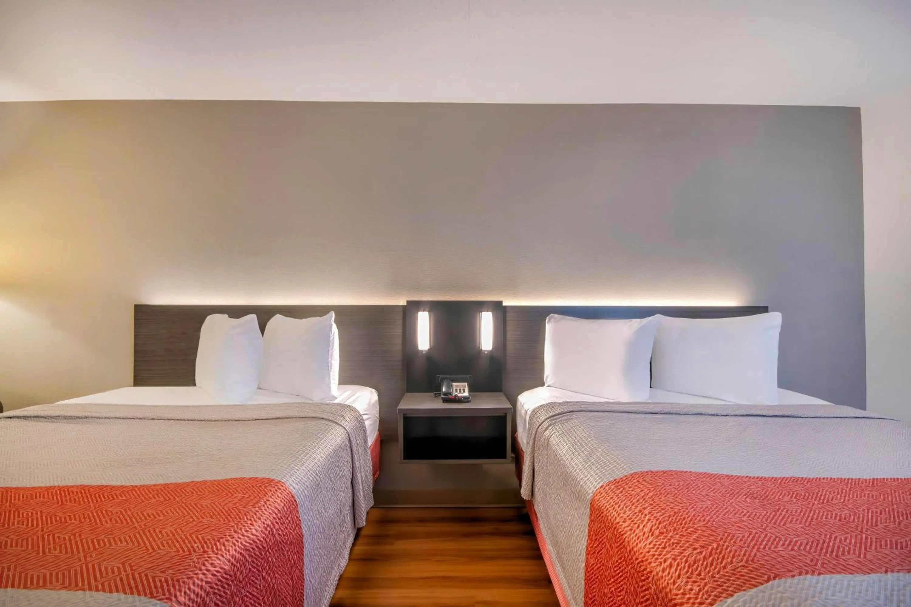 Bedroom, Bed in Motel 6 Walton, KY - Richwood - Cincinnati Airport South