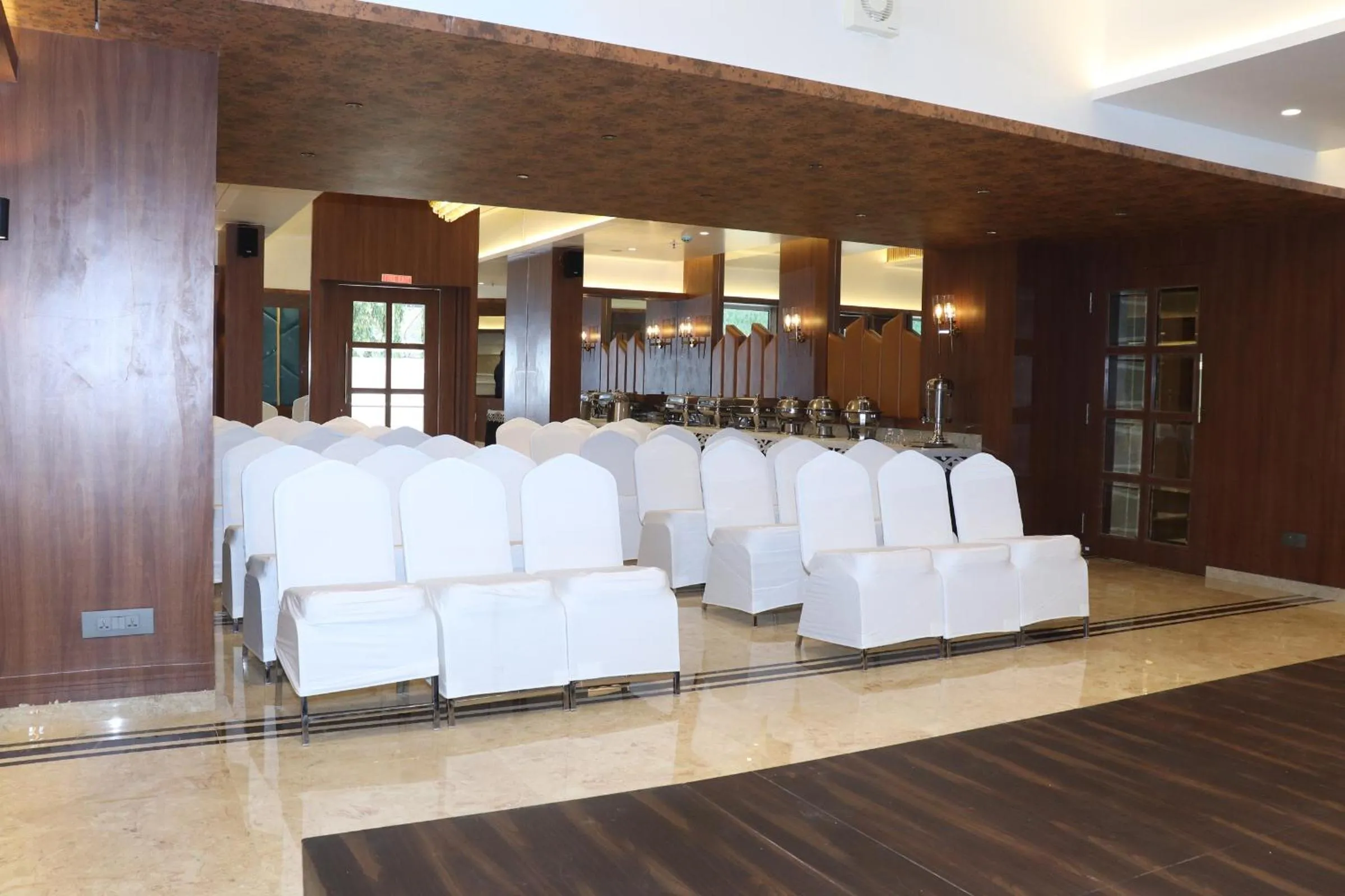 Banquet/Function facilities in Hotel Golden Nest Thane