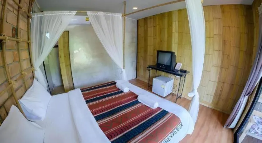 Bed in Le Bassin Erawan Resort